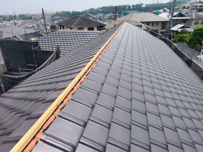 【城陽市】いよいよ軽量瓦葺きが完成！最後の仕上げと軽量瓦の魅力を解説